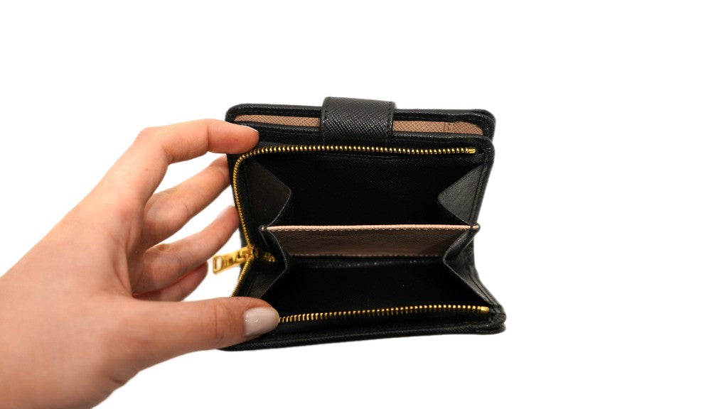 PORTAFOGLIO PRADA SAFFIANO NERO INTERNO BEIGE