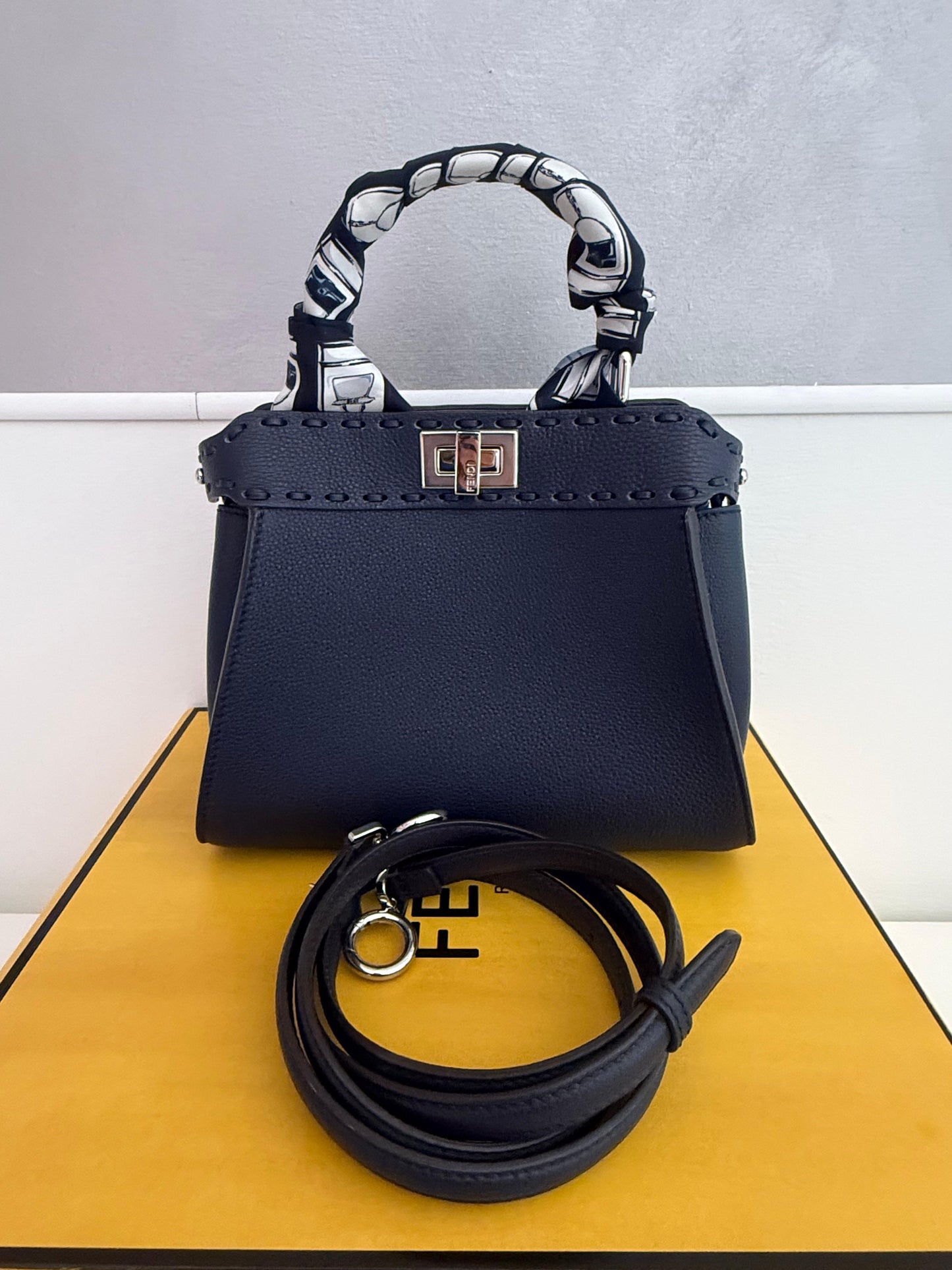 MINI PEEKABOO BLU FENDI